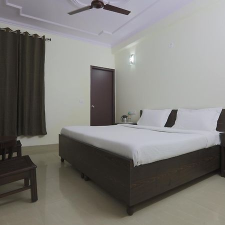 Hotel Delhi Airport Экстерьер фото