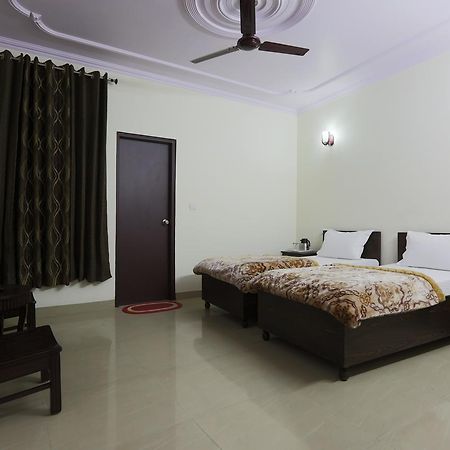Hotel Delhi Airport Экстерьер фото