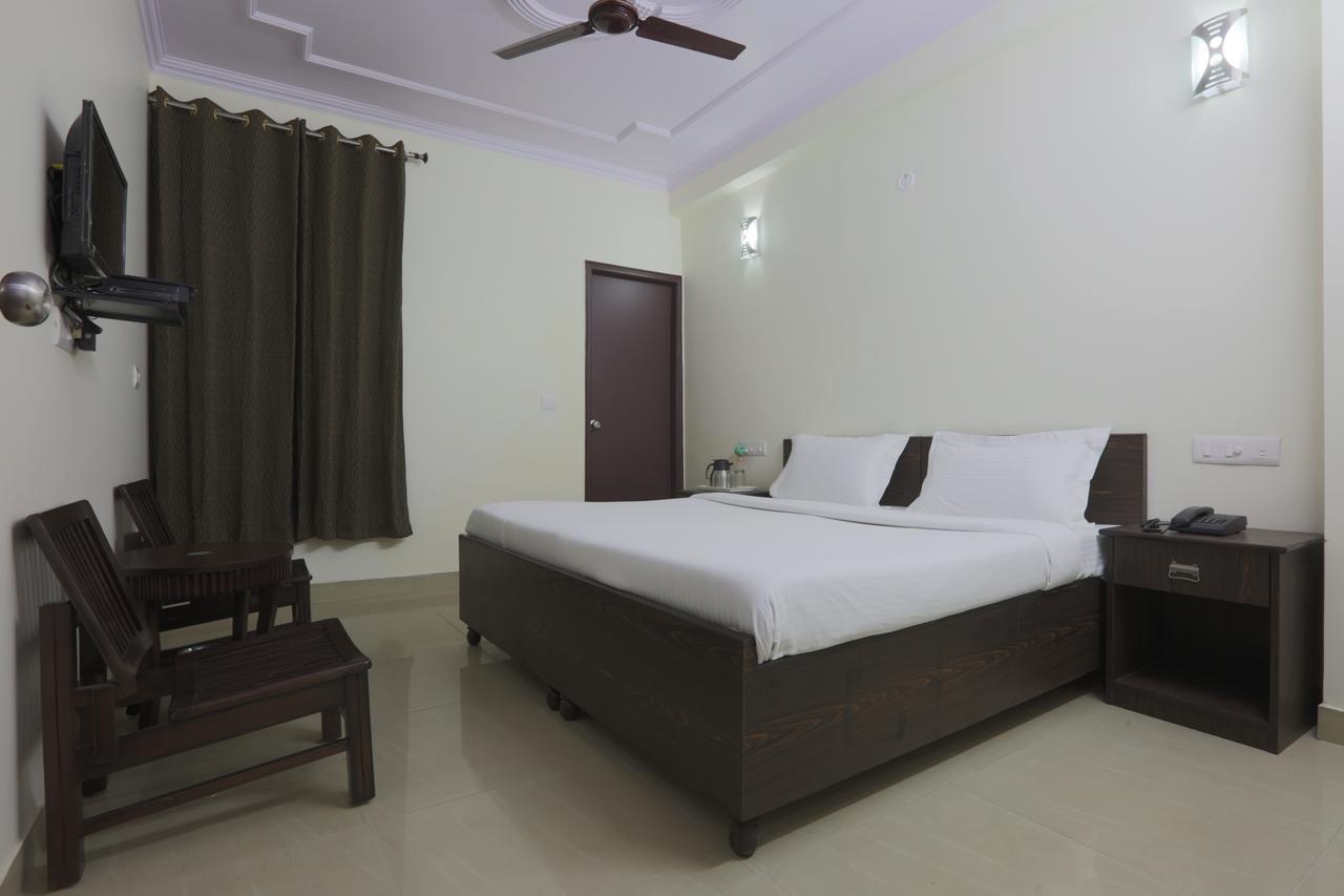 Hotel Delhi Airport Экстерьер фото
