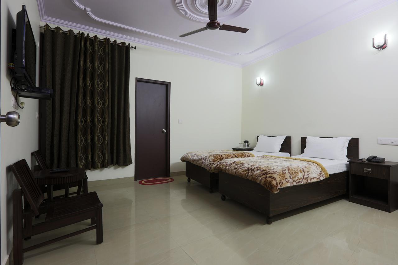 Hotel Delhi Airport Экстерьер фото